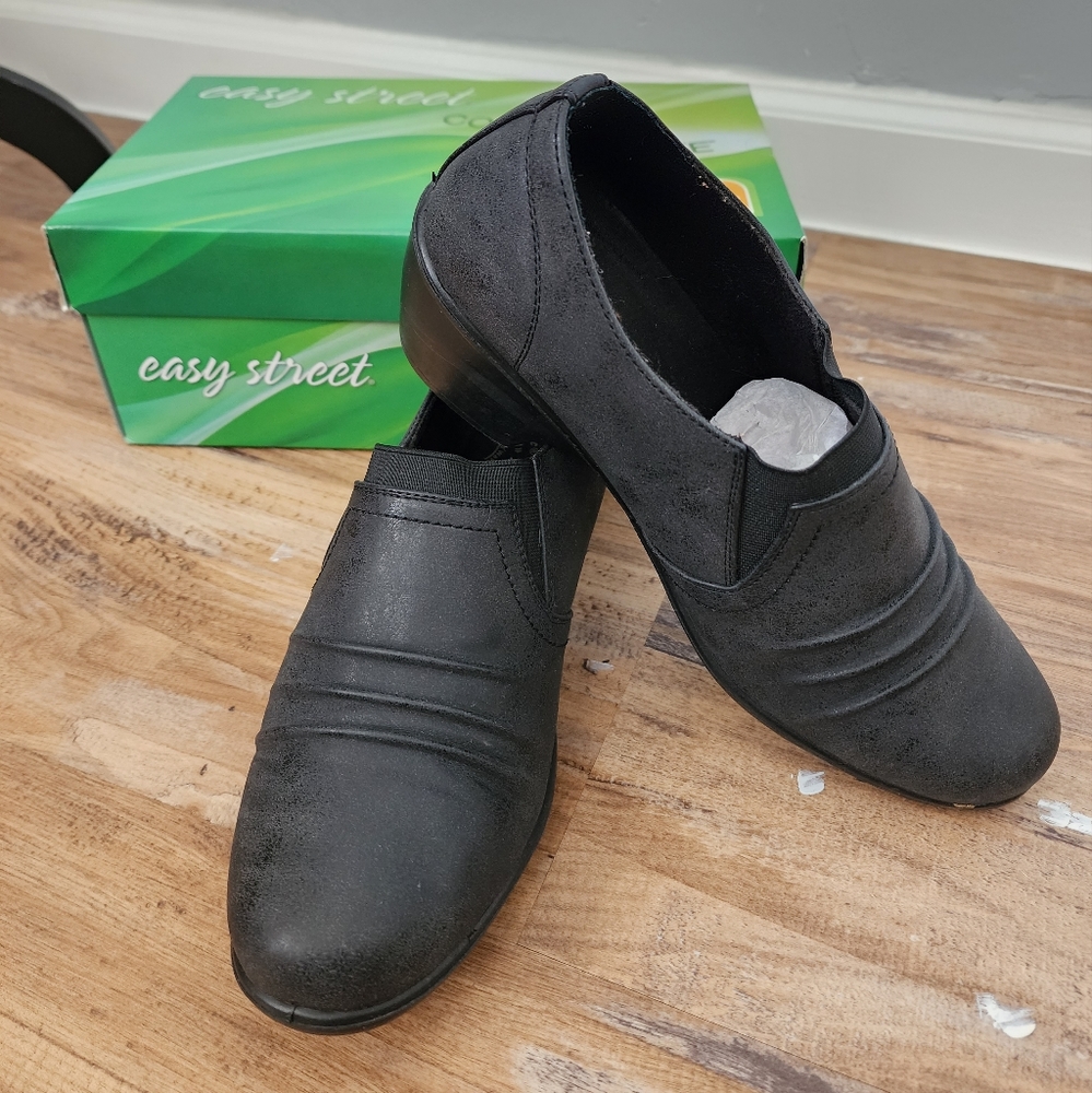 Easy Street Slip On Shoe